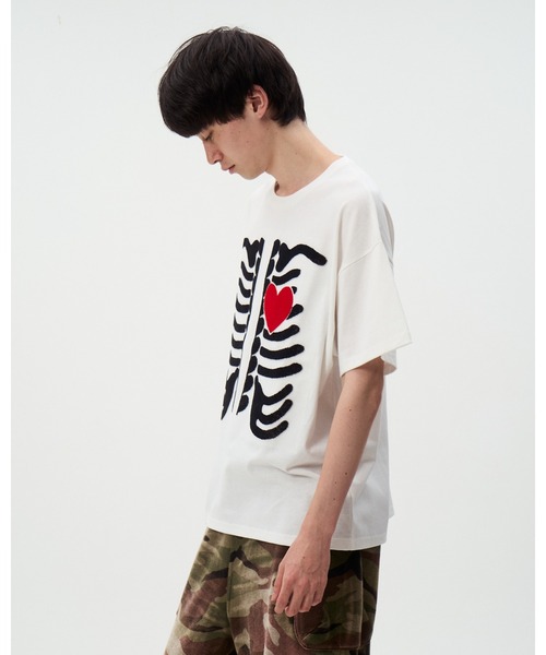 DISCOVERED（ディスカバード）の「BRUSH BONE&HEART TEE（Tシャツ/カットソー・メンズ・ブラック/ホワイト・LARGE/SMALL）」の6枚目の写真