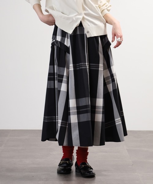 Anna Nicola（アンナニコラ）の「Anna Nicola チェックフレアスカート（スカート・レディース・ブラック/ネイビー・38）」の2枚目の写真
