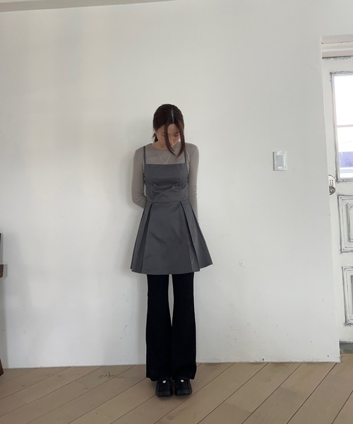 LAFFMO(ラフモ)の「バッククロスミニキャミワンピース(ワンピース・レディース・ブラック/グレー・F)」の12枚目の写真