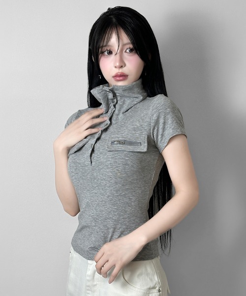 FOLLOWIN(フォロウィン)の「3color/ネックボタンデザインジップポケットTシャツ(Tシャツ/カットソー・レディース・ブラック/グレー/ホワイト・FREE)」の13枚目の写真