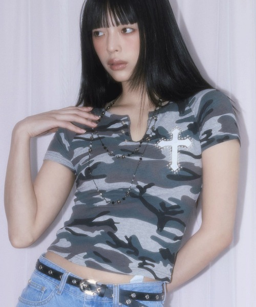 NIIER NOR(ニアノア)の「A'GEM/9 × .kom 『NIIER NOR/ニーアノア』 VINTAGE CROSS TEE/ビンテージクロス Tシャツ(Tシャツ/カットソー・レディース・グレー/カモフラージュ・FREE)」の2枚目の写真