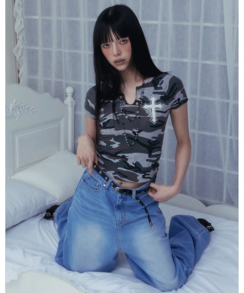 NIIER NOR(ニアノア)の「A'GEM/9 × .kom 『NIIER NOR/ニーアノア』 VINTAGE CROSS TEE/ビンテージクロス Tシャツ(Tシャツ/カットソー・レディース・グレー/カモフラージュ・FREE)」の5枚目の写真