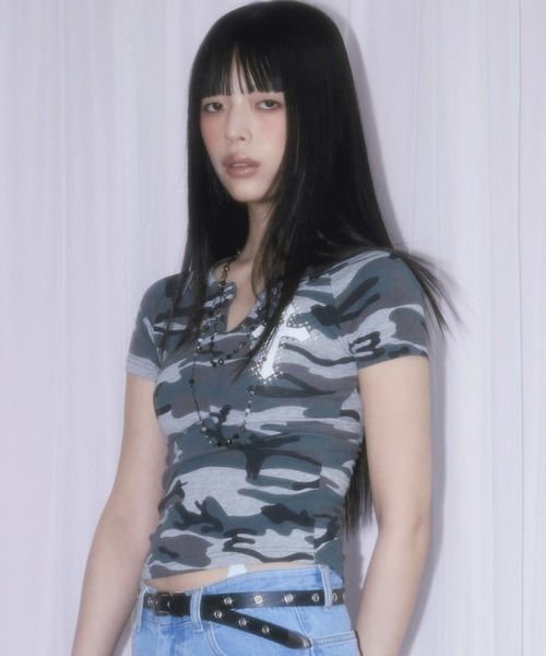 NIIER NOR(ニアノア)の「A'GEM/9 × .kom 『NIIER NOR/ニーアノア』 VINTAGE CROSS TEE/ビンテージクロス Tシャツ(Tシャツ/カットソー・レディース・グレー/カモフラージュ・FREE)」の4枚目の写真