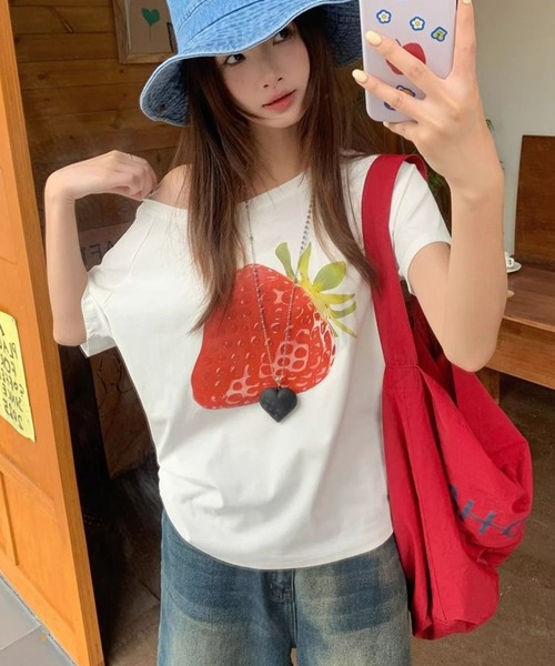 meJane（ミージェーン）の「ルーズシルエット いちごプリントTシャツ（Tシャツ/カットソー・レディース・ホワイト・FREE）」の2枚目の写真
