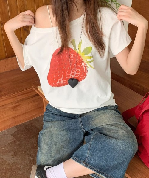 meJane（ミージェーン）の「ルーズシルエット いちごプリントTシャツ（Tシャツ/カットソー・レディース・ホワイト・FREE）」の3枚目の写真