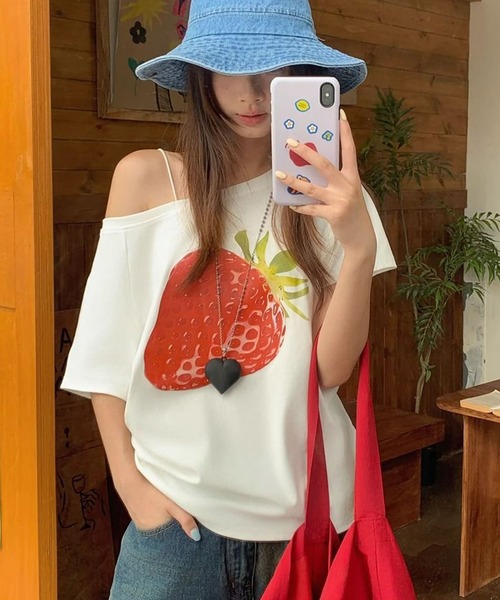 meJane（ミージェーン）の「ルーズシルエット いちごプリントTシャツ（Tシャツ/カットソー・レディース・ホワイト・FREE）」の4枚目の写真