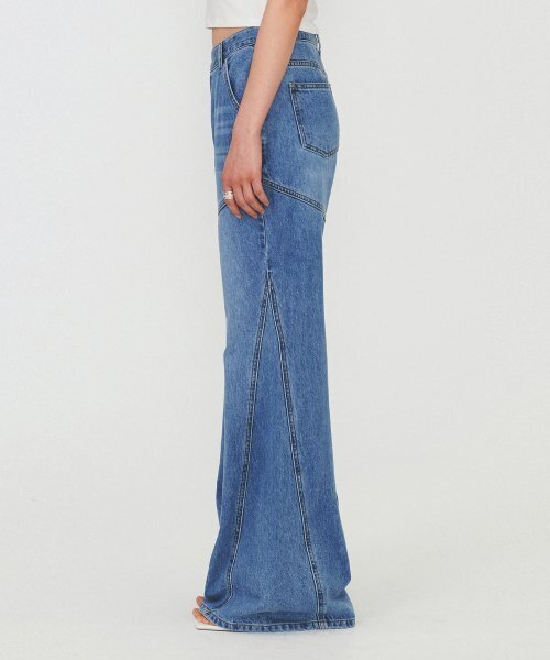 DIAGONAL(ダイアゴナル)の「DIAGONAL BOOTS CUT DENIM PANTS (light blue)(デニムパンツ・レディース・その他・SMALL/MEDIUM)」の3枚目の写真