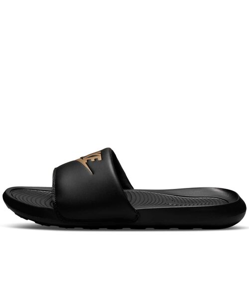NIKE(ナイキ)の「ナイキ ビクトリー ワン メンズスライド / Nike Victori One Men's Slides CN9675-006 Black(サンダル・メンズ・ブラック・27/26/25/24/30/29/28)」の2枚目の写真