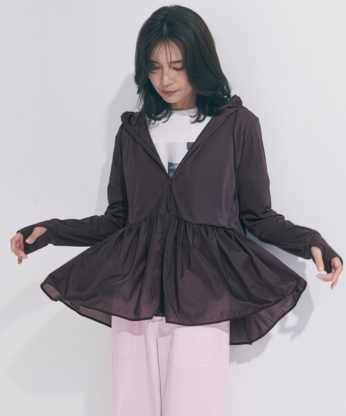 UNFILO(アンフィーロ)の「【VERY掲載】ラッシュガード ペプラムフーディ(ラッシュガード・レディース・グレー系/ベージュ系/ホワイト系/ブラック系・LARGE/MEDIUM/SMALL)」の9枚目の写真
