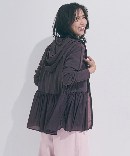 UNFILO(アンフィーロ)の「【VERY掲載】ラッシュガード ペプラムフーディ(ラッシュガード・レディース・グレー系/ベージュ系/ホワイト系/ブラック系・LARGE/MEDIUM/SMALL)」の11枚目の写真