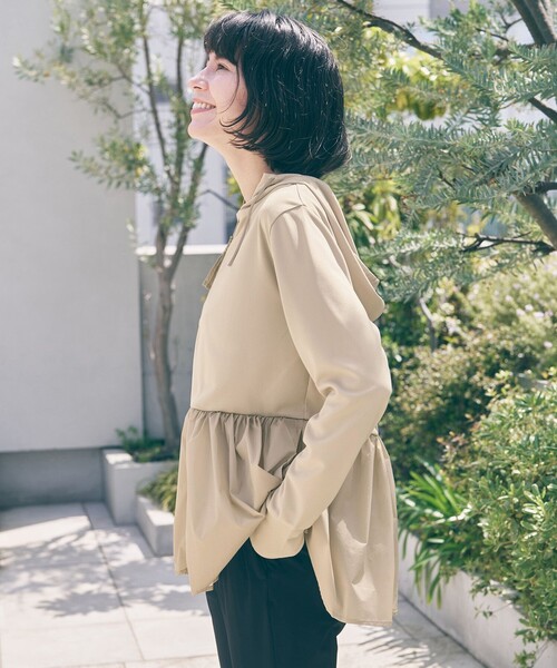 UNFILO(アンフィーロ)の「【VERY掲載】ラッシュガード ペプラムフーディ(ラッシュガード・レディース・グレー系/ベージュ系/ホワイト系/ブラック系・LARGE/MEDIUM/SMALL)」の16枚目の写真