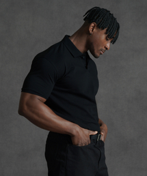 PHERMENON（フェルメノン）の「マッスルフィットレタリング無地カラーTシャツ - ブラック（ポロシャツ）」