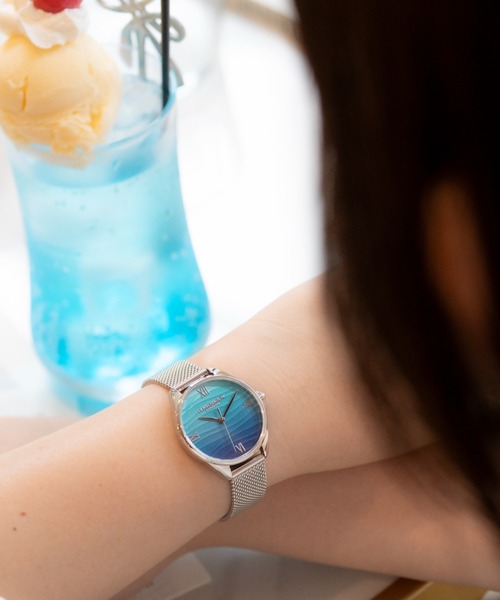 OLIVIA BURTON(オリビアバートン)の「「OLIVIA BURTON/オリビアバートン」シグネチャー - 30mm アジュール(アナログ腕時計・レディース・シルバー×ブルー・30mm)」の1枚目の写真