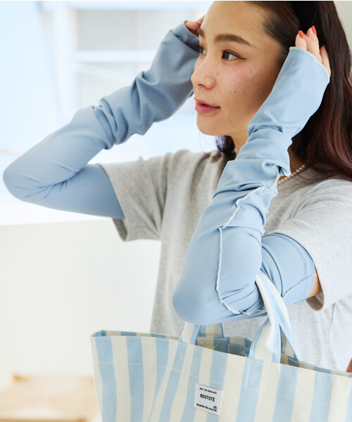 FREAK'S STORE(フリークスストア)の「【UVカット】さらっと接触冷感アームカバー(アームカバー・レディース・ブラック/サックスブルー/ライトグレー/ベージュ・ONE SIZE)」の4枚目の写真