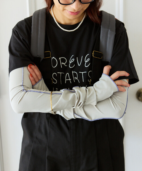 FREAK'S STORE(フリークスストア)の「【UVカット】さらっと接触冷感アームカバー(アームカバー・レディース・ブラック/サックスブルー/ライトグレー/ベージュ・ONE SIZE)」の5枚目の写真