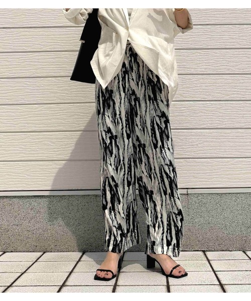 Q（キュー）の「ペイント柄パンツ（その他パンツ・レディース・ブラック系/ブルー系・MEDIUM）」の3枚目の写真