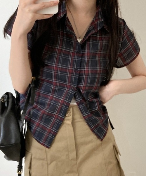 Emilie(エミリー)の「シアーチェック柄サイドシャーリング半袖ブラウス(シャツ/ブラウス・レディース・ネイビー/ライトブルー・FREE)」の2枚目の写真