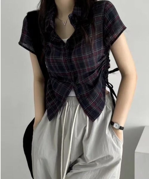 Emilie(エミリー)の「シアーチェック柄サイドシャーリング半袖ブラウス(シャツ/ブラウス・レディース・ネイビー/ライトブルー・FREE)」の6枚目の写真