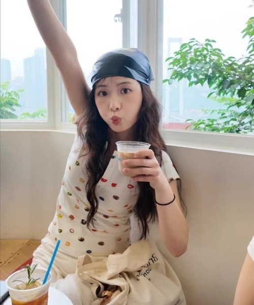 AsheKsha(アシクシャ)の「趣味フルーツプリントのヘンリーネックフィット半袖Tシャツ(Tシャツ/カットソー・レディース・ホワイト・M)」の12枚目の写真