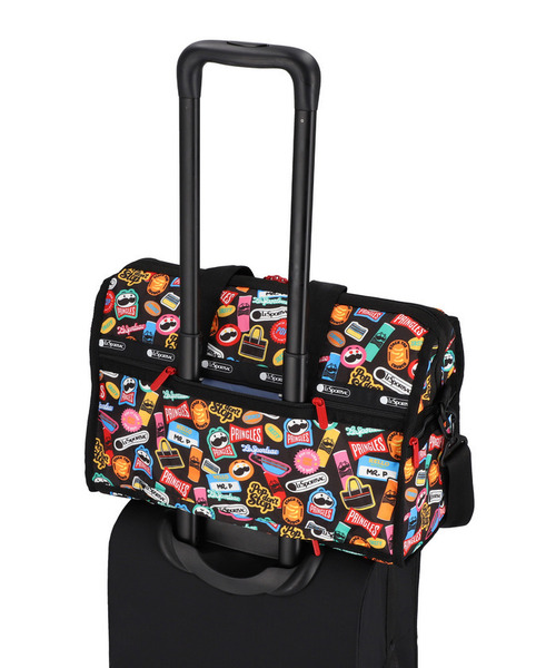 LeSportsac(レスポートサック)の「【LeSportsac×Pringles】DELUXE MED WEEKENDER プリングルズスティッカーズ(ボストンバッグ・レディース・その他・FREE)」の5枚目の写真