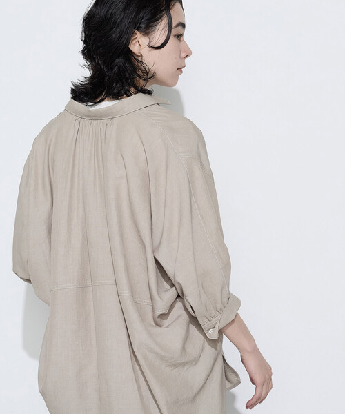 Gabardine K.T(ギャバジンケーティー)の「〔 +サイズ 〕 オトナシャンブレー たっぷりシャツ(シャツ/ブラウス・レディース・ベージュ・13号)」の13枚目の写真