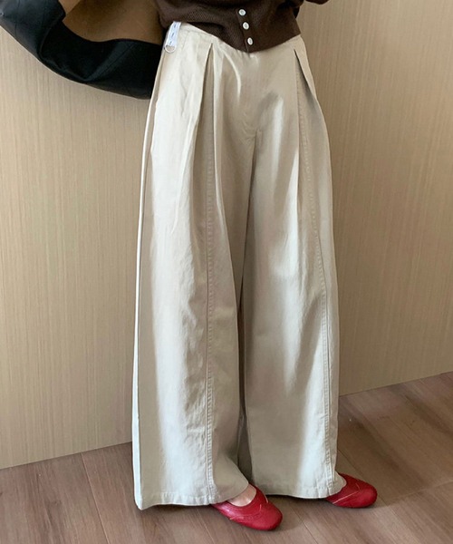 2ly2(トゥーリートゥー)の「タック入りワイドパンツ レディース ルーズシルエット シンプルボトム(その他パンツ・レディース・ブラック/ベージュ・FREE)」の11枚目の写真
