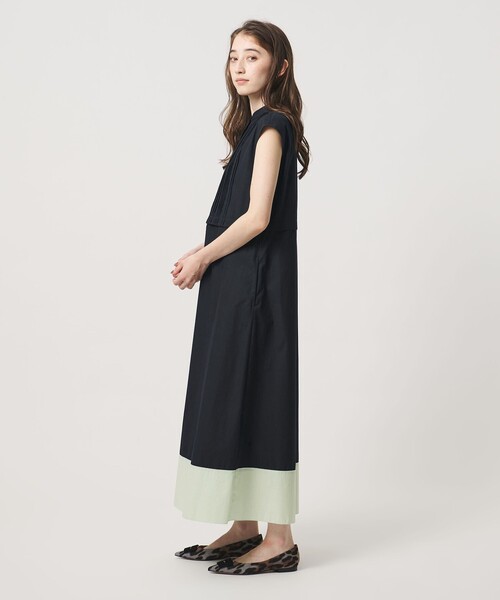 UNITED ARROWS(ユナイテッドアローズ)の「シルキー ピンタック ワンピース ‐ウォッシャブル‐(ワンピース・レディース・ダークブラウン/ブラック/ネイビー・36/38)」の8枚目の写真
