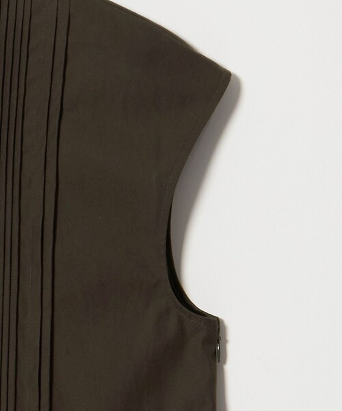 UNITED ARROWS(ユナイテッドアローズ)の「シルキー ピンタック ワンピース ‐ウォッシャブル‐(ワンピース・レディース・ダークブラウン/ブラック/ネイビー・36/38)」の15枚目の写真