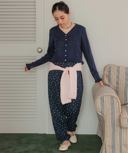 miette(ミエット)の「アイレット柄Vネックショートニットカーディガン(カーディガン/ボレロ・レディース・レッド/ライトピンク/ライトグレー/ネイビー・FREE)」の5枚目の写真