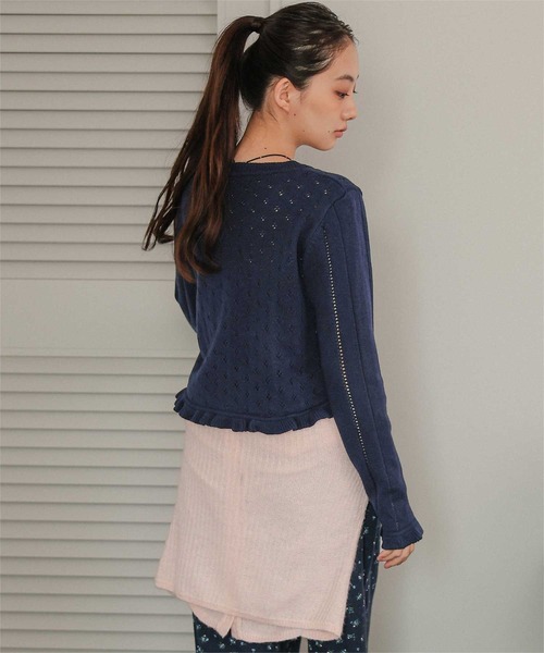 miette(ミエット)の「アイレット柄Vネックショートニットカーディガン(カーディガン/ボレロ・レディース・レッド/ライトピンク/ライトグレー/ネイビー・FREE)」の6枚目の写真