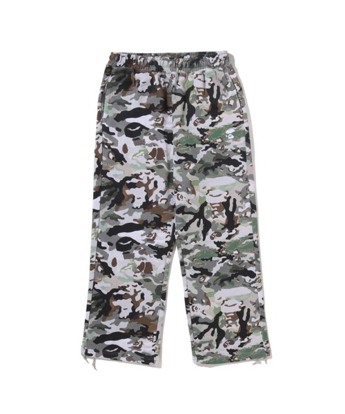 A BATHING APE(アベイシングエイプ)の「HYBRID CAMO APE FACE LOGO RELAXED FIT SWEATPANTS(スウェットパンツ・メンズ・マルチ/オリーブ・MEDIUM/X-LARGE/SMALL/LARGE)」の1枚目の写真