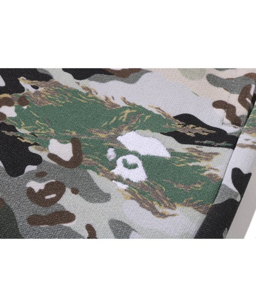 A BATHING APE(アベイシングエイプ)の「HYBRID CAMO APE FACE LOGO RELAXED FIT SWEATPANTS(スウェットパンツ・メンズ・マルチ/オリーブ・MEDIUM/X-LARGE/SMALL/LARGE)」の5枚目の写真