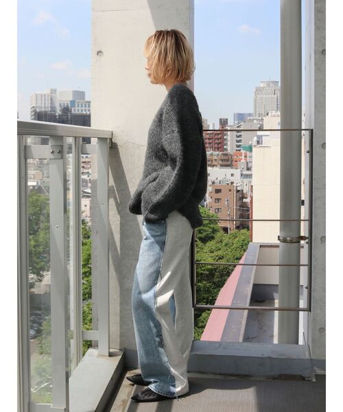 Ungrid(アングリッド)の「スウェットドッキングストレートデニム(デニムパンツ・レディース・ブルー/ブラック・26inch/25inch/24inch)」の11枚目の写真
