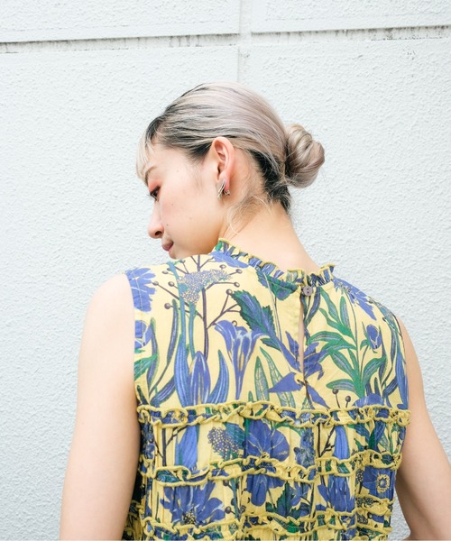 DOLLUPOOPS(ドールアップウップス)の「Lily Print Frill Gather Blouse(リリープリントフリルギャザーブラウス)(シャツ/ブラウス・レディース・チャコール/イエロー・FREE)」の6枚目の写真