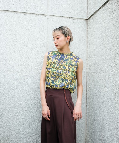DOLLUPOOPS(ドールアップウップス)の「Lily Print Frill Gather Blouse(リリープリントフリルギャザーブラウス)(シャツ/ブラウス・レディース・チャコール/イエロー・FREE)」の5枚目の写真