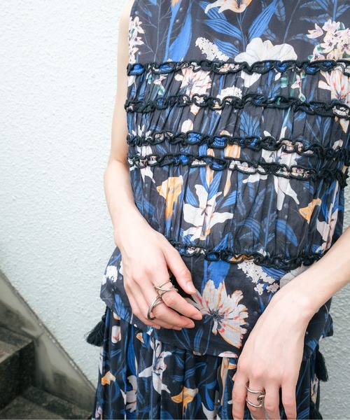 DOLLUPOOPS(ドールアップウップス)の「Lily Print Frill Gather Blouse(リリープリントフリルギャザーブラウス)(シャツ/ブラウス・レディース・チャコール/イエロー・FREE)」の19枚目の写真