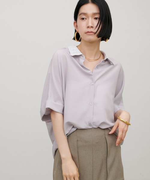 LARUTA(ラルータ)の「【LARUTA】衿レースフィブリルサテンシャツ(シャツ/ブラウス・レディース・ダークブラウン/ライトグレー/ブルー/オフホワイト・MEDIUM)」の3枚目の写真