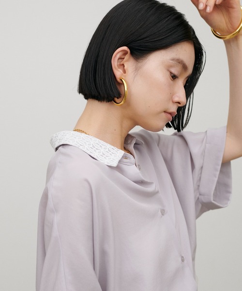 LARUTA(ラルータ)の「【LARUTA】衿レースフィブリルサテンシャツ(シャツ/ブラウス・レディース・ダークブラウン/ライトグレー/ブルー/オフホワイト・MEDIUM)」の11枚目の写真