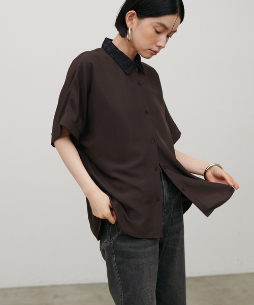 LARUTA(ラルータ)の「【LARUTA】衿レースフィブリルサテンシャツ(シャツ/ブラウス・レディース・ダークブラウン/ライトグレー/ブルー/オフホワイト・MEDIUM)」の20枚目の写真