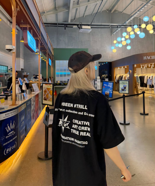 BEENTRILL(ビントリル)の「シグネチャースローガングラフィックバックプリントオーバーサイズ半袖Tシャツ(ブラック)(Tシャツ/カットソー・レディース・その他・SMALL/MEDIUM/LARGE/X-LARGE)」の6枚目の写真