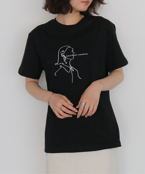 HER CLOSET（ハークローゼット）の「【HER CLOSET】ガールイラストTシャツ　GIRL ILLUSTRATION TEE（Tシャツ/カットソー・レディース・ブラック/オフホワイト・S/L/M）」の4枚目の写真