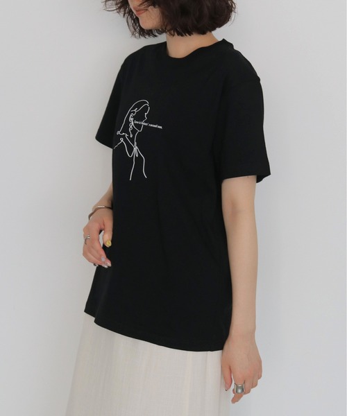 HER CLOSET（ハークローゼット）の「【HER CLOSET】ガールイラストTシャツ　GIRL ILLUSTRATION TEE（Tシャツ/カットソー・レディース・ブラック/オフホワイト・S/L/M）」の5枚目の写真