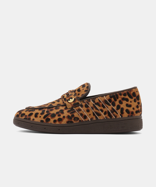 adidas Originals(アディダスオリジナルス)の「adidas Originals HANDBALL SPEZIAL LOAFER W KJ2526(スニーカー・レディース・ブラウン・23cm/23.5cm/24cm/24.5cm/25cm)」の1枚目の写真