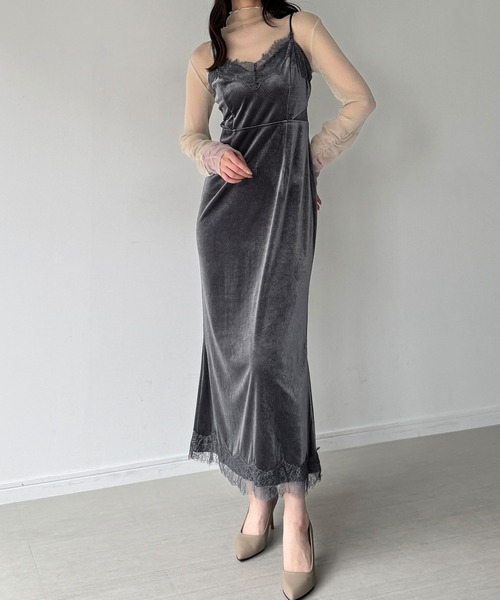 junoah(ジュノア)の「ベロアウエストレースキャミワンピース(薄手、裏地なし)(ワンピース・レディース・ブラウン/グレー/ブラック・SMALL/LARGE/MEDIUM)」の2枚目の写真