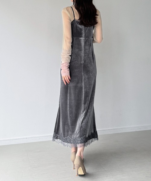 junoah(ジュノア)の「ベロアウエストレースキャミワンピース(薄手、裏地なし)(ワンピース・レディース・ブラウン/グレー/ブラック・SMALL/LARGE/MEDIUM)」の12枚目の写真