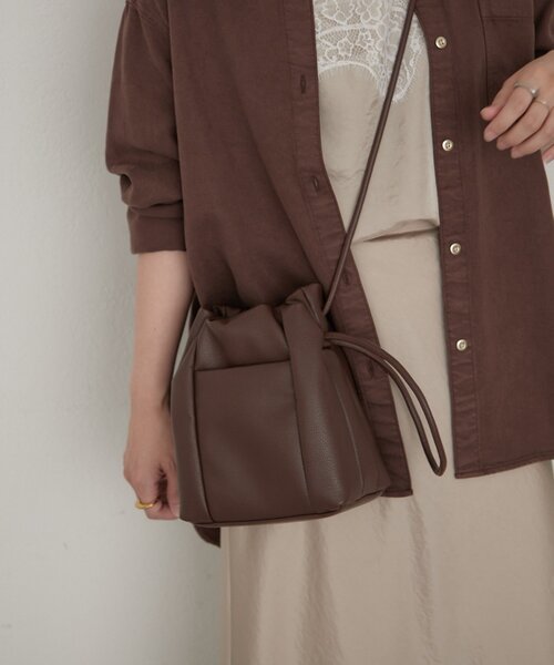 LOUNGEDRESS(ラウンジドレス)の「【GALENA/ガレナ】@kuuu_ldコラボ|2WAYドロストショルダーバッグ(ショルダーバッグ・レディース・ブラウン/レッド/ブラック/キャメル・FREE)」の8枚目の写真