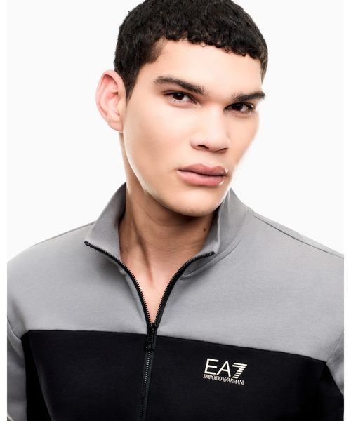 EMPORIO ARMANI EA7（エンポリオアルマーニイーエーセブン）の「<オンライン限定>【エンポリオ アルマーニ EA7】レギュラーフィット トラックスーツ コットンジャージー（セットアップ・メンズ・ブラウン/ブラック・X-LARGE/X-SMALL/SMALL/MEDIUM/LARGE）」の5枚目の写真