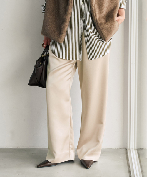 Spick & Span(スピックアンドスパン)の「裏微起毛サテンイージーパンツ(スラックス・レディース・ベージュ/ブラック・38/36/40)」の12枚目の写真
