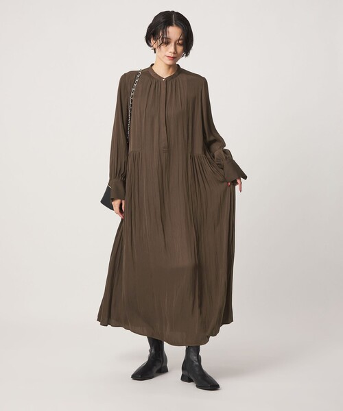 green label relaxing（グリーンレーベルリラクシング）の「［size SHORTあり］サテン ギャザー ロングスリーブ ワンピース（ワンピース・レディース・ダークブラウン/その他1/ネイビー・FREE/SHORT）」の2枚目の写真