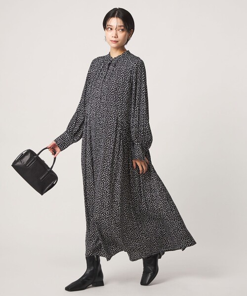 green label relaxing（グリーンレーベルリラクシング）の「［size SHORTあり］サテン ギャザー ロングスリーブ ワンピース（ワンピース・レディース・ダークブラウン/その他1/ネイビー・FREE/SHORT）」の3枚目の写真